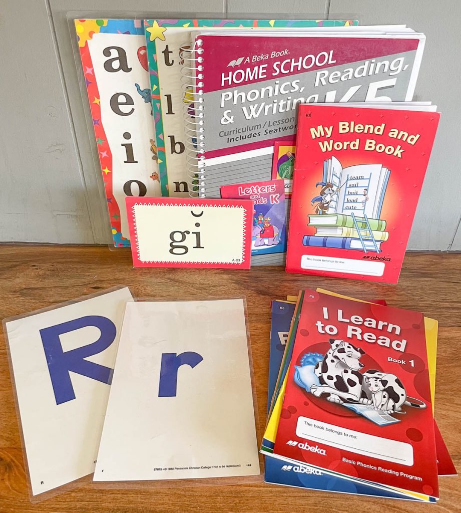 A reading curriculum with flashcards and reading books and charts